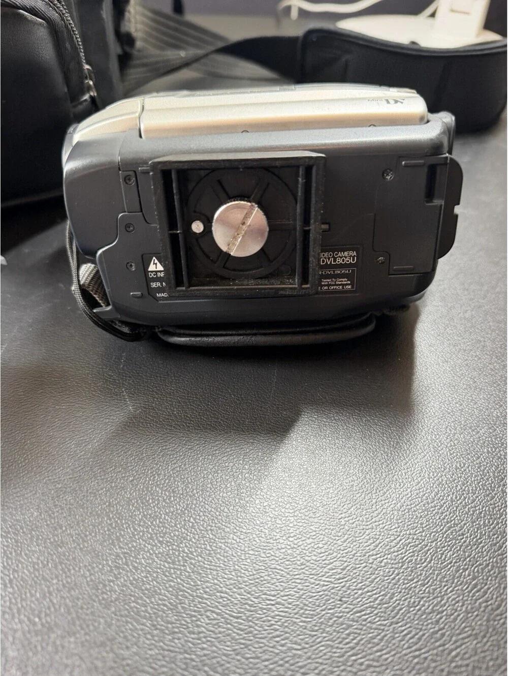 JVC GR-DVL805U Camcorder Silver W/ BATTERIES, CASE, CHARGER, Tapes & Cords WORKS